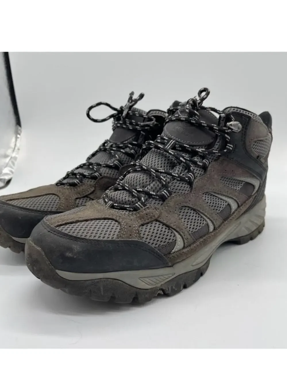 Khombu Hiking Boots. Size 12M. In excellent condition with Dr.Scholls Insole!